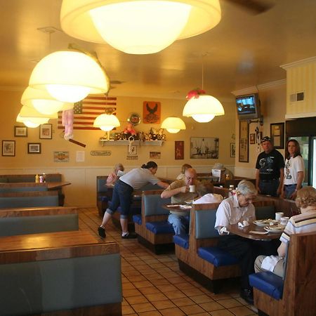 King'S Inn Huntsville Exterior photo